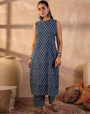 Women Printed Regular Pure Cotton Kurta with Palazzos 6