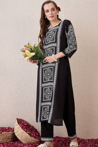 Women Floral Printed Regular Kurta with Trousers