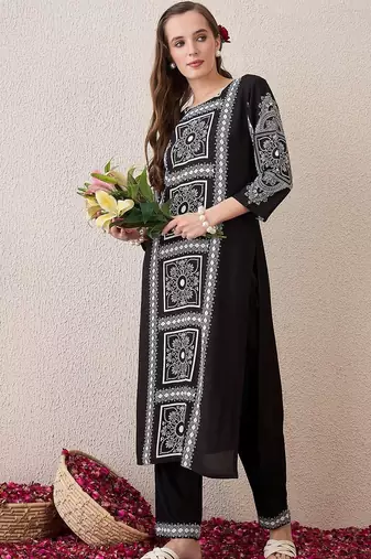 Women Floral Printed Regular Kurta with Trousers