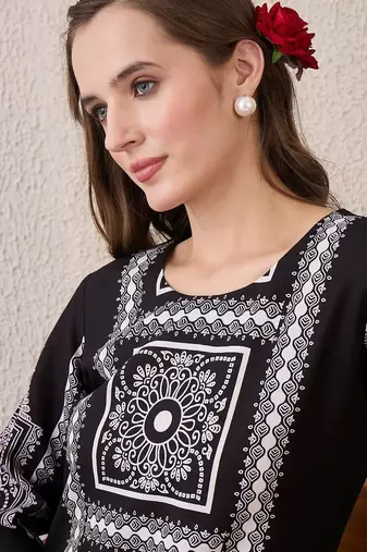 Women Floral Printed Regular Kurta with Trousers