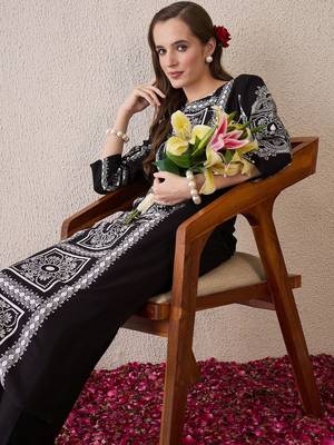 Women Floral Printed Regular Kurta with Trousers 3