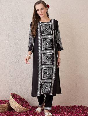 Women Floral Printed Regular Kurta with Trousers 4