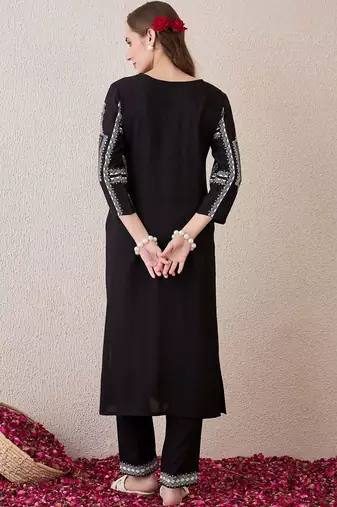 Women Floral Printed Regular Kurta with Trousers