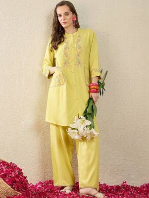Women Floral Embroidered Regular Thread Work Kurta with Palazzos 1