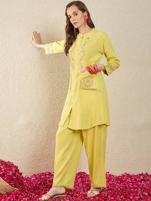 Women Floral Embroidered Regular Thread Work Kurta with Palazzos 3