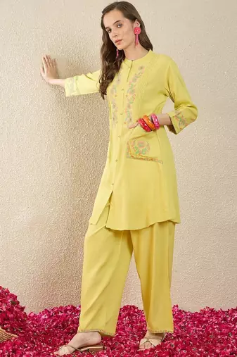Women Floral Embroidered Regular Thread Work Kurta with Palazzos