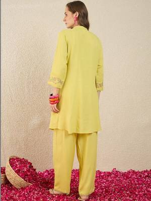 Women Floral Embroidered Regular Thread Work Kurta with Palazzos 4