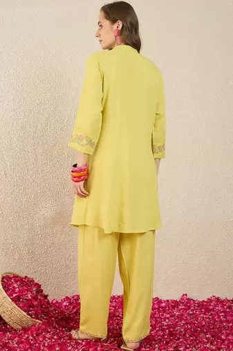 Women Floral Embroidered Regular Thread Work Kurta with Palazzos