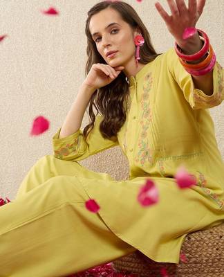Women Floral Embroidered Regular Thread Work Kurta with Palazzos 5