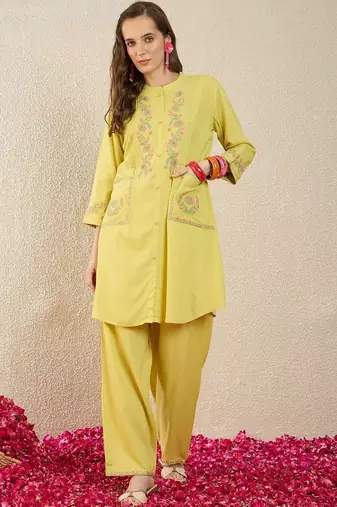 Women Floral Embroidered Regular Thread Work Kurta with Palazzos