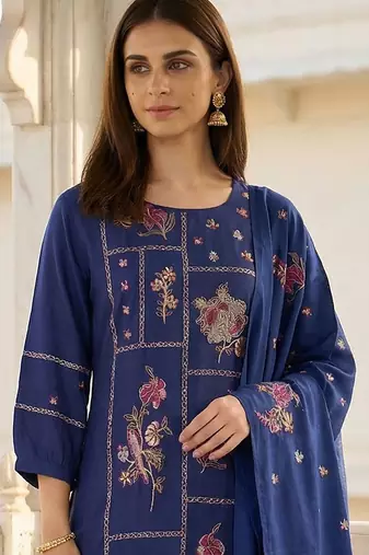 Women Floral Embroidered Regular Thread Work Kurta with Trousers & With Dupatta