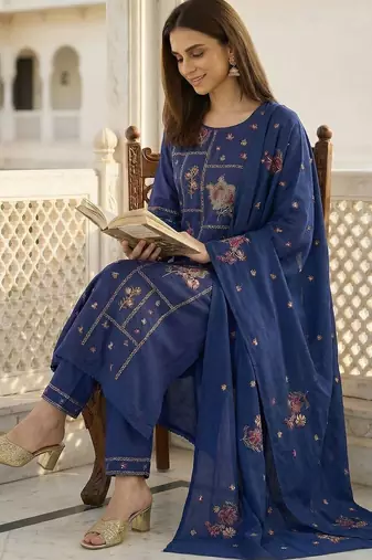 Women Floral Embroidered Regular Thread Work Kurta with Trousers & With Dupatta