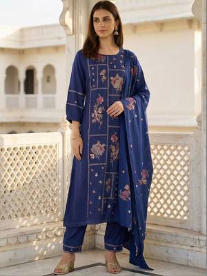 Women Floral Embroidered Regular Thread Work Kurta with Trousers & With Dupatta 5