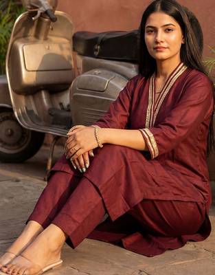 Women Regular Thread Work Kurta with Trousers 4