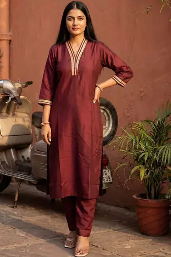 Women Regular Thread Work Kurta with Trousers