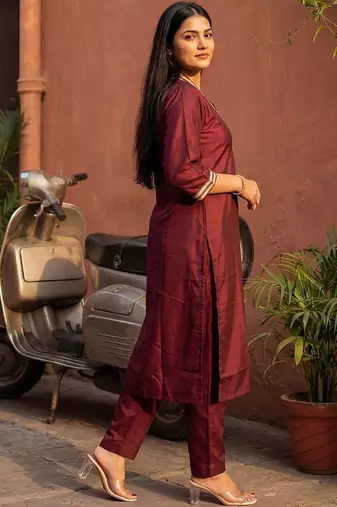 Women Regular Thread Work Kurta with Trousers