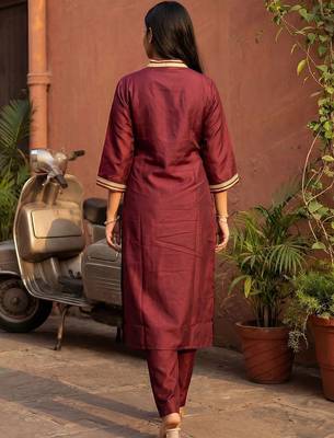 Women Regular Thread Work Kurta with Trousers 7