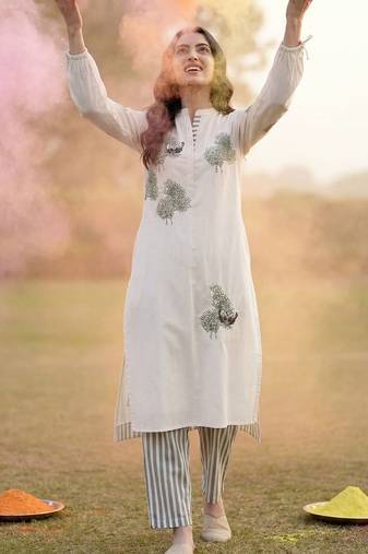 Women Ethnic Motifs Embroidered Regular Thread Work  Cotton Kurta with Trousers