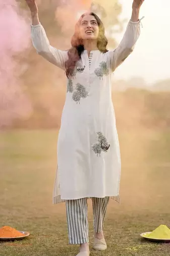 Women Ethnic Motifs Embroidered Regular Thread Work Pure Cotton Kurta with Trousers