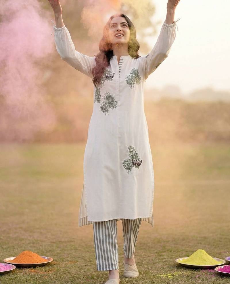 Women Ethnic Motifs Embroidered Regular Thread Work Pure Cotton Kurta with Trousers