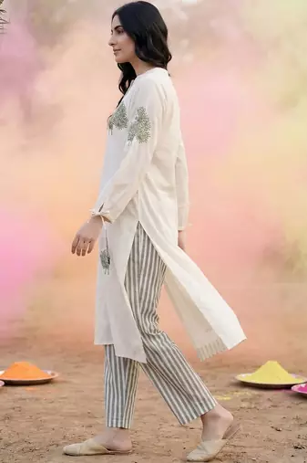 Women Ethnic Motifs Embroidered Regular Thread Work Pure Cotton Kurta with Trousers