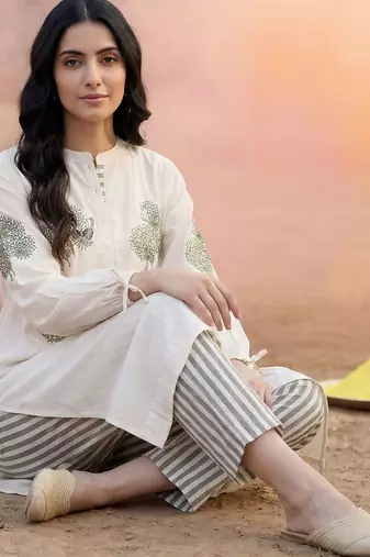 Women Ethnic Motifs Embroidered Regular Thread Work Pure Cotton Kurta with Trousers