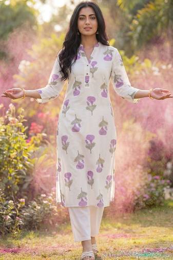 Women Floral Printed Regular  Cotton Kurta with Trousers