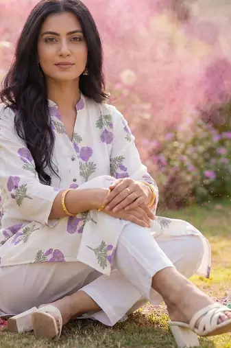 Women Floral Printed Regular Pure Cotton Kurta with Trousers