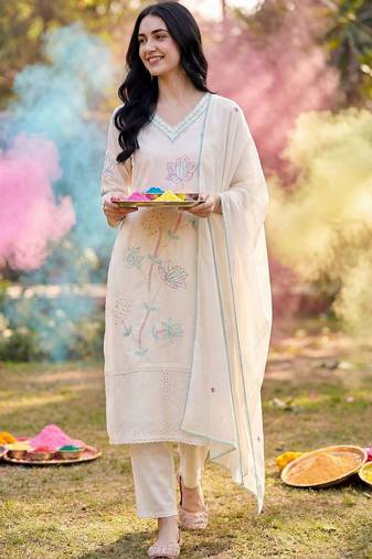 Women Ethnic Motifs Embroidered Regular Thread Work Kurta with Trousers & With Dupatta
