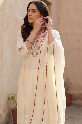 Women Ethnic Motifs Embroidered Regular Thread Work Pure Cotton Kurta with Trousers & With Dupatta