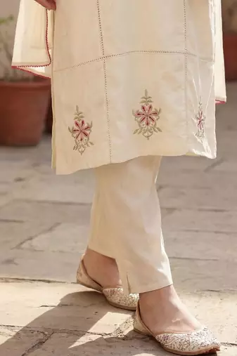 Women Ethnic Motifs Embroidered Regular Thread Work Pure Cotton Kurta with Trousers & With Dupatta