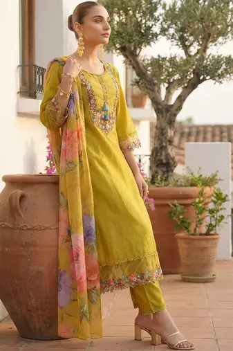 Women Floral Embroidered Regular Beads and Stones Liva Kurta with Trousers & With Dupatta