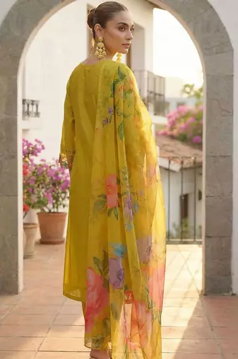 Women Floral Embroidered Regular Beads and Stones Liva Kurta with Trousers & With Dupatta