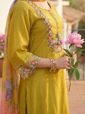Women Floral Embroidered Regular Beads and Stones Liva Kurta with Trousers & With Dupatta 6