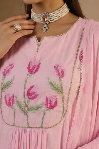 Women Floral Embroidered Empire Thread Work Pure Cotton Kurta with Trousers & With Dupatta
