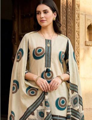 Women Printed Regular Pure Cotton Kurta with Trousers & With Dupatta 2