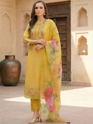 Women Floral Embroidered Regular Thread Work Kurta with Trousers & With Dupatta 1