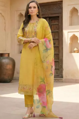 Women Floral Embroidered Regular Thread Work Kurta with Trousers & With Dupatta