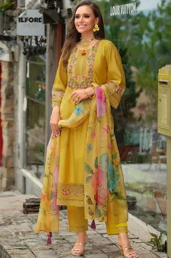 Women Floral Embroidered Regular Thread Work Kurta with Trousers & With Dupatta
