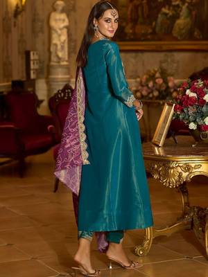Women Ethnic Motifs Embroidered Panelled Thread Work Kurta with Trousers & With Dupatta 4