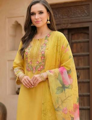 Women Floral Embroidered Regular Thread Work Kurta with Trousers & With Dupatta 2