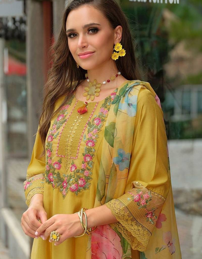 Women Floral Embroidered Regular Thread Work Kurta with Trousers & With Dupatta