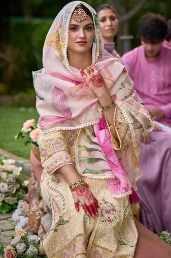 Women Floral Embroidered Regular Thread Work Kurta with Trousers & With Dupatta