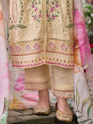 Women Floral Embroidered Regular Thread Work Kurta with Trousers & With Dupatta 6