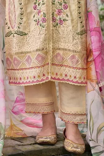 Women Floral Embroidered Regular Thread Work Kurta with Trousers & With Dupatta