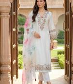 Women Floral Embroidered Regular Thread Work Kurta with Trousers & With Dupatta