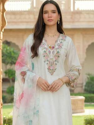 Women Floral Embroidered Regular Thread Work Kurta with Trousers & With Dupatta 2