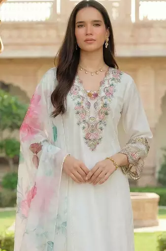 Women Floral Embroidered Regular Thread Work Kurta with Trousers & With Dupatta