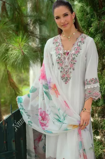 Women Floral Embroidered Regular Thread Work Kurta with Trousers & With Dupatta