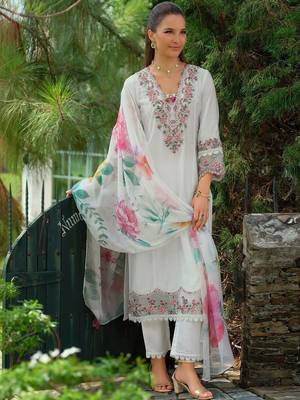 Women Floral Embroidered Regular Thread Work Kurta with Trousers & With Dupatta 5